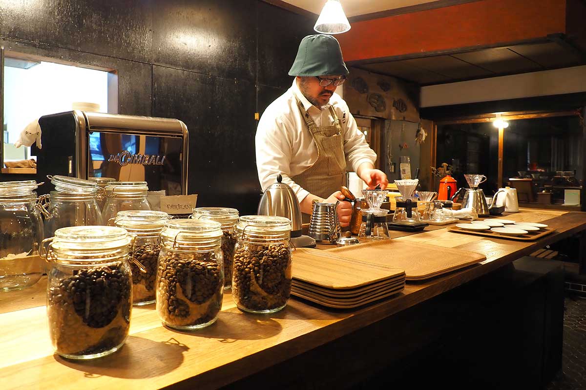 固定店舗を間もなくオープンさせる岩鼻伸介さん=2月