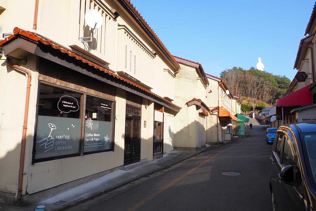 釜石大観音仲見世通りの「ハピスコーヒーラボラトリー」=3月