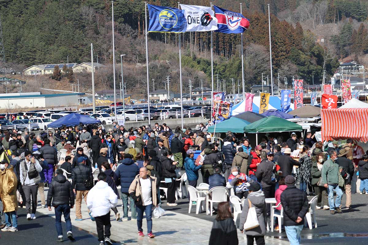 うのスタフードコーナーには70店以上が出店。にぎわいを見せた