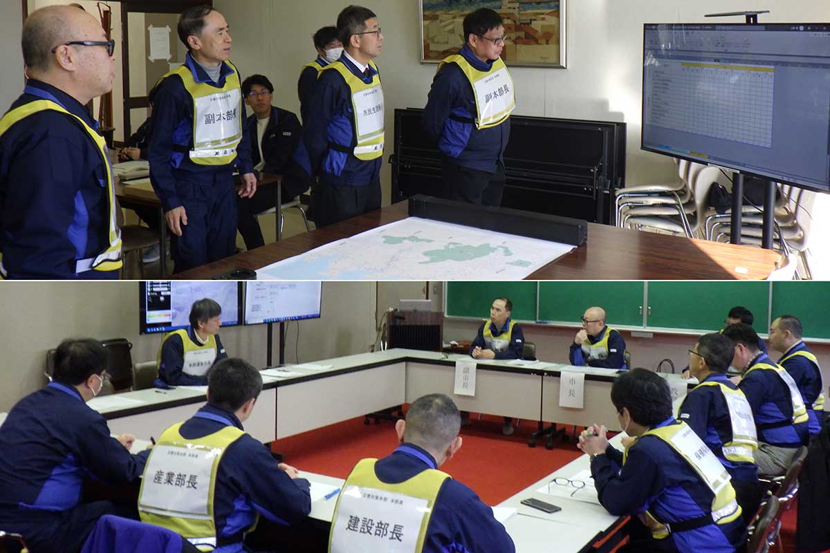 市立図書館で行われた市災害対策本部運営訓練（写真提供：市防災危機管理課）