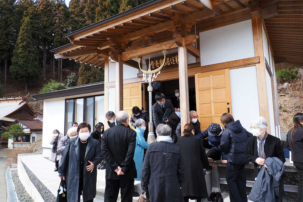 鵜住居の街並みを望む高台に建つ観音堂