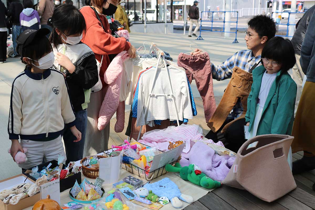 子育て世代にうれしい子ども服やおもちゃ。出店者にとってもまだ使えるものを次の利用者につなげられるのは最高の喜び