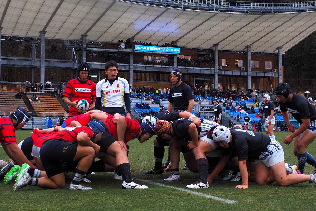 釜石市で開かれた東北復興高校ラグビー交流会＝2日、釜石鵜住居復興スタジアム