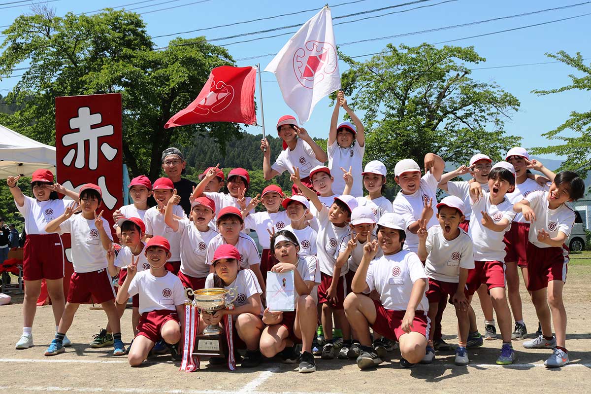 白山小最後の運動会でかけがえのない思い出を作った27人の児童＝16日　