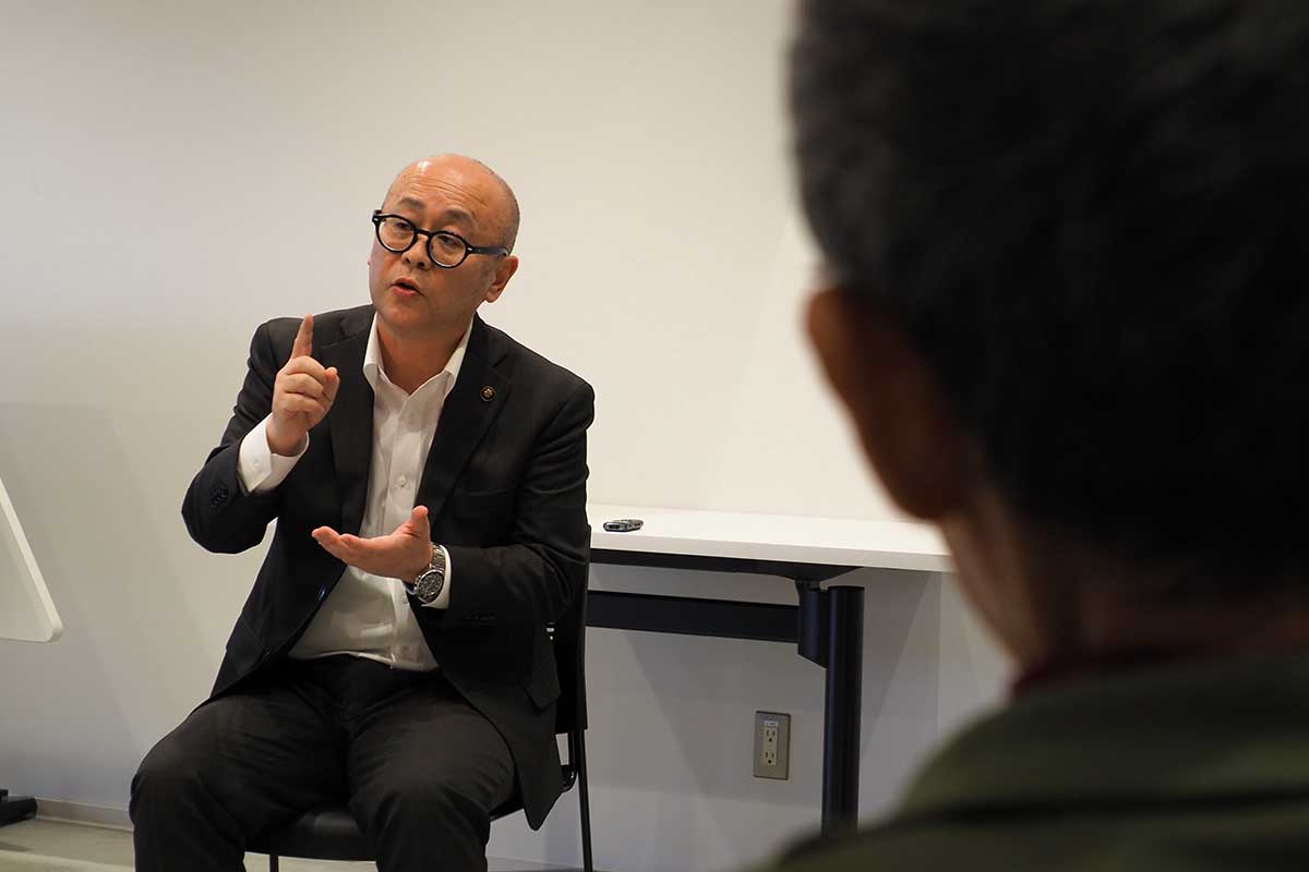 市政のかじ取り役を担う小野市長が率直に思いを話す