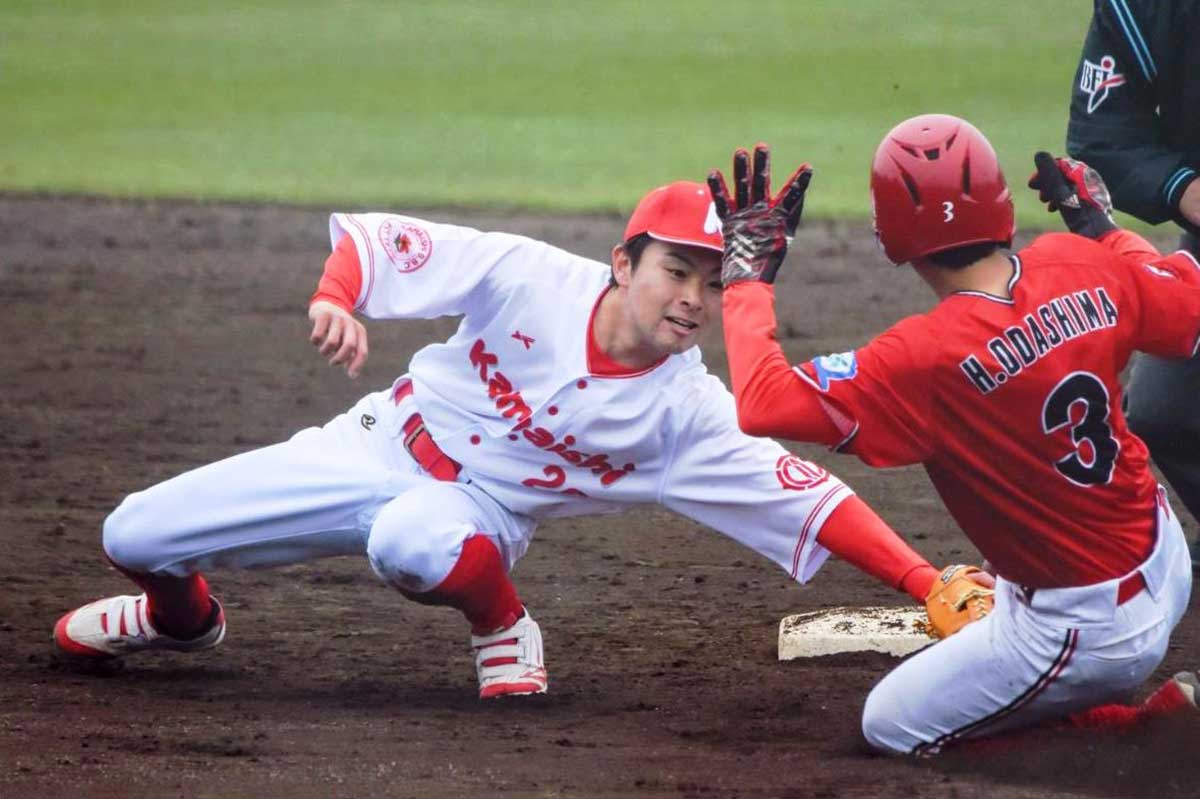 5月24日に行われた第3代表決定戦。釜石野球団は水沢駒形野球倶楽部と対戦。上ユニフォーム白が釜石