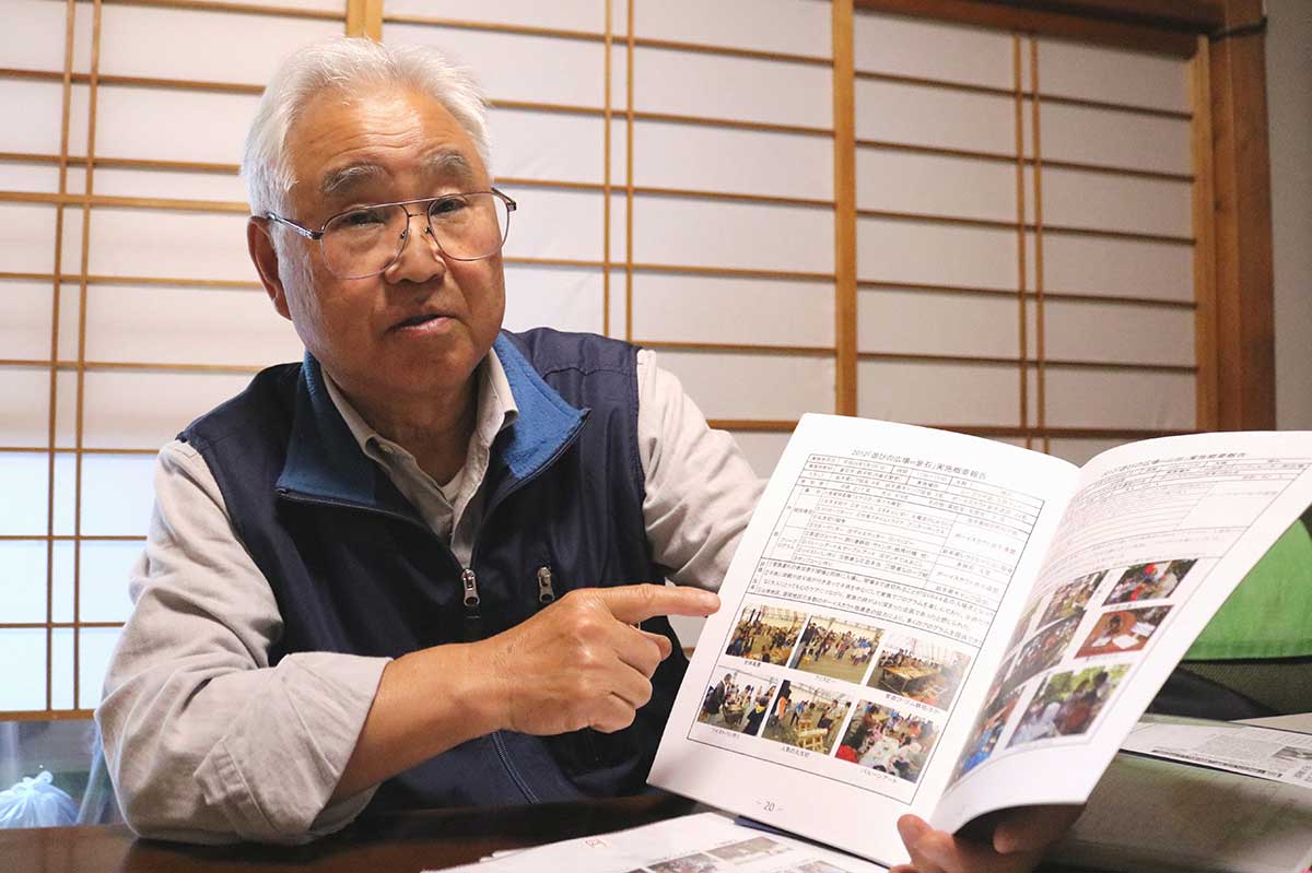 支援への感謝を示し、報告書を「今後の参考にしてほしい」と話す末永正志さん。災害時の「子どもの居場所づくり」のシステム化を願う
