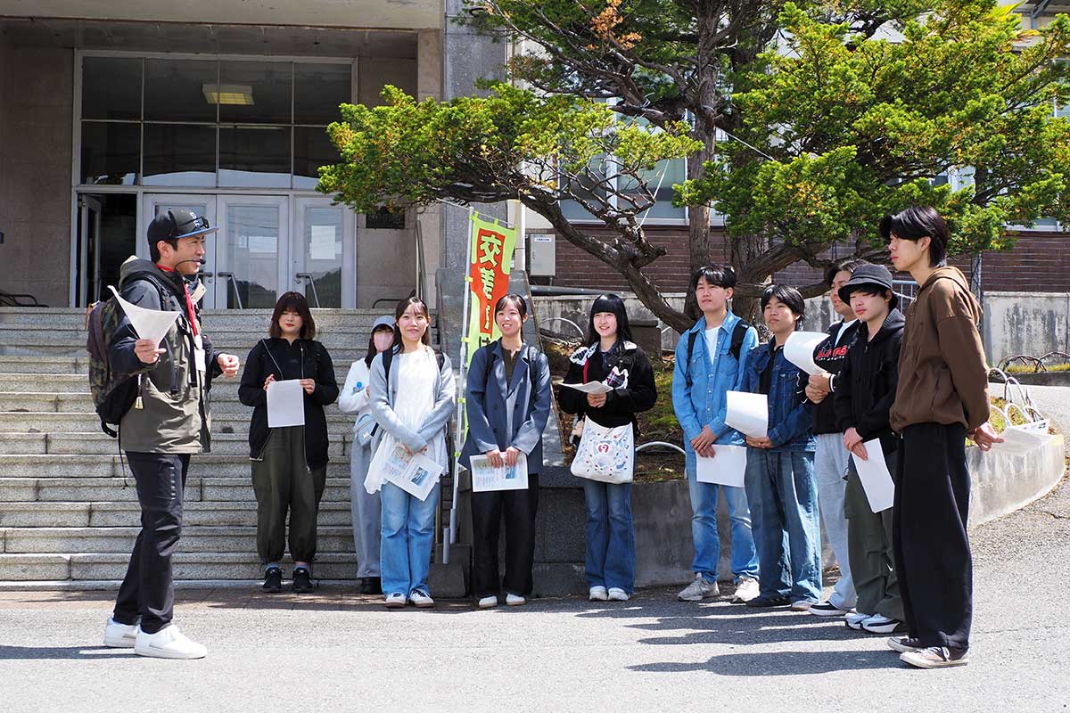 釜石の復興まちづくりに理解を深めるまち歩き＝5月23日