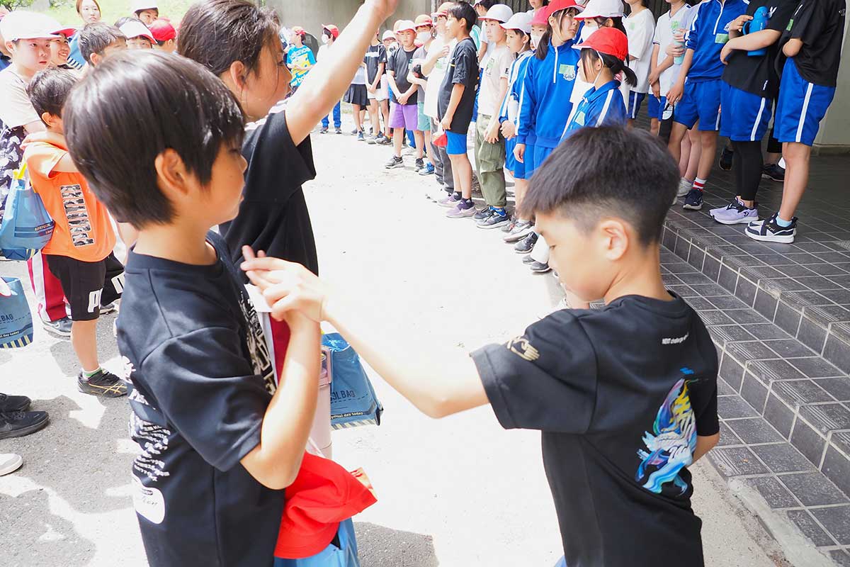 「またなー」と約束をし合ったりする姿も