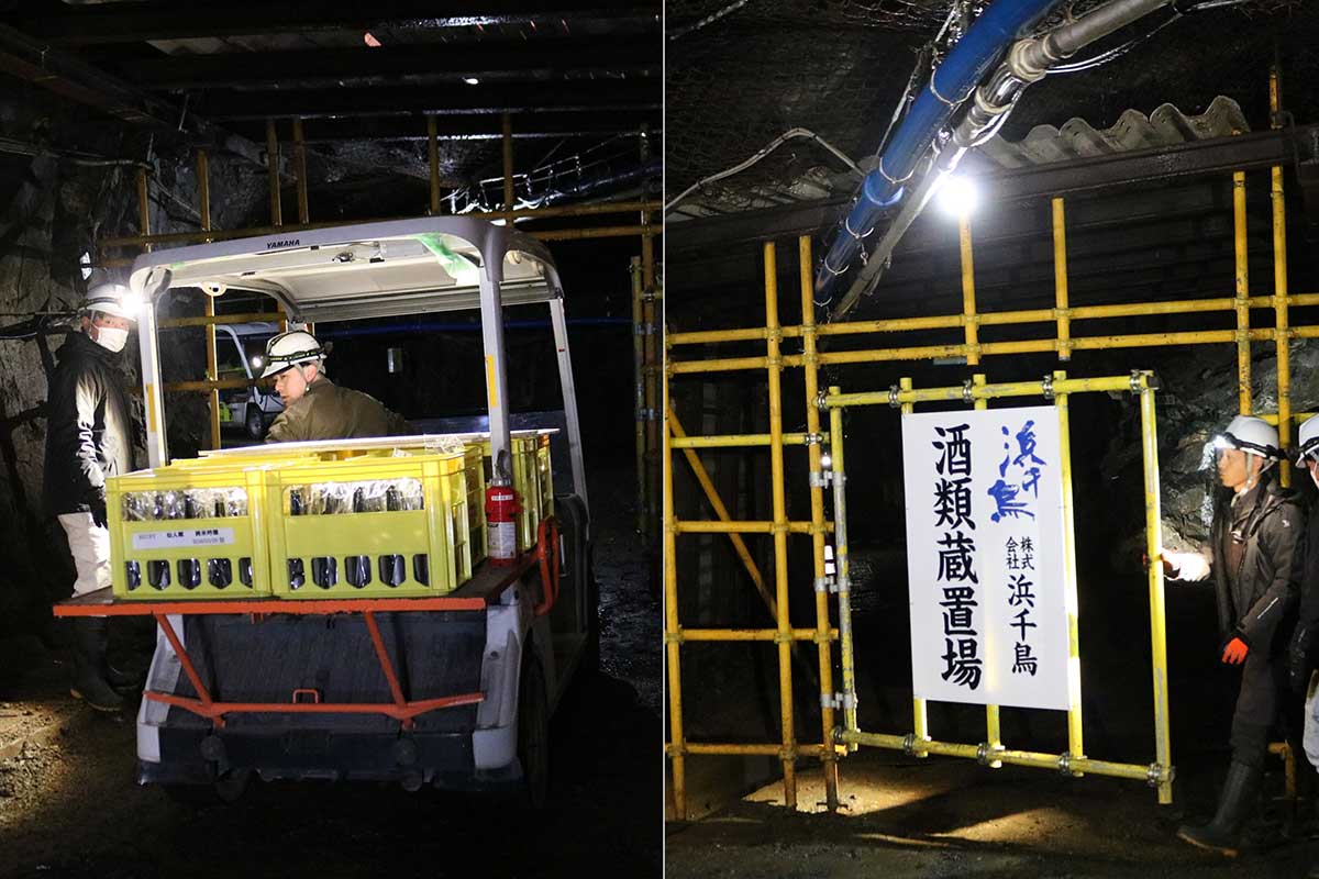 看板が掲げられた保管場所の扉を開けて、カートが後進