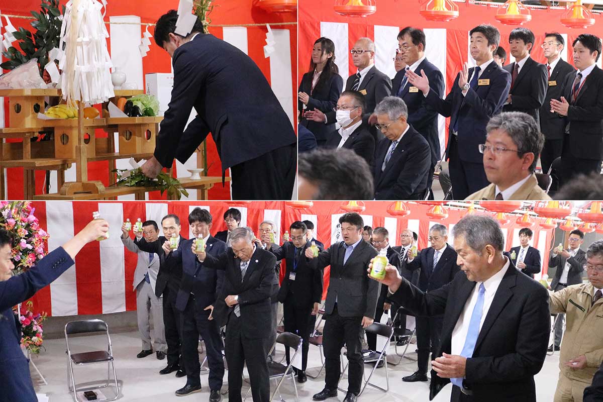 神前に玉串をささげ、安全操業を祈願。出席者が乾杯して竣工を祝った