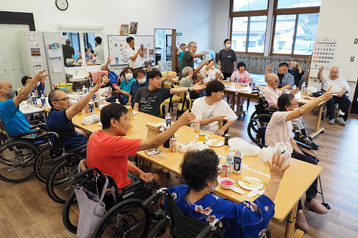 勝者は一人。じゃんけん大会で盛り上がる