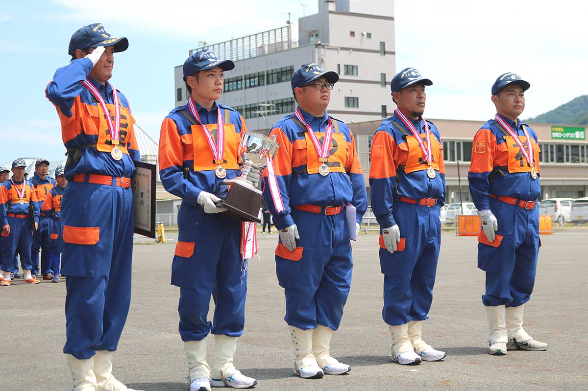 前回大会に次ぐ優勝を果たし、県大会出場を決めた遠野の10分団5部。県大会でもトップを狙う