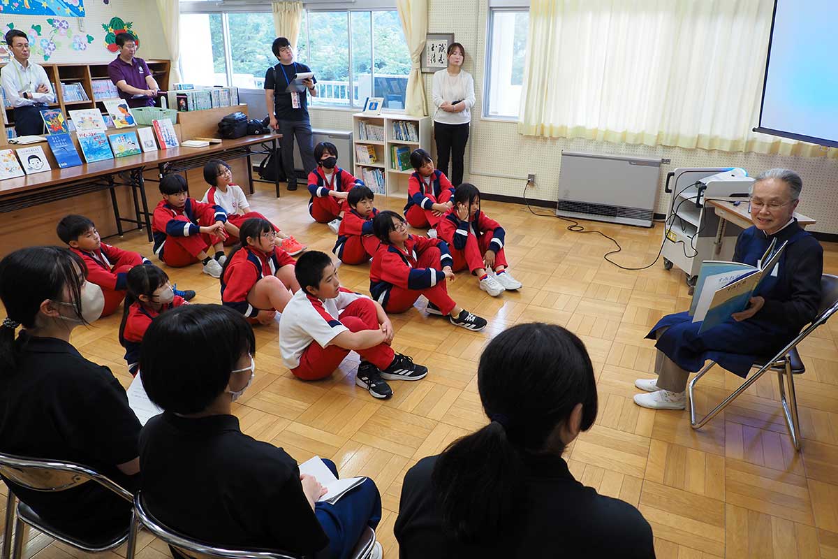 釜石小学校で行われた釜石艦砲射撃や戦争の歴史を学ぶ授業＝7月3日