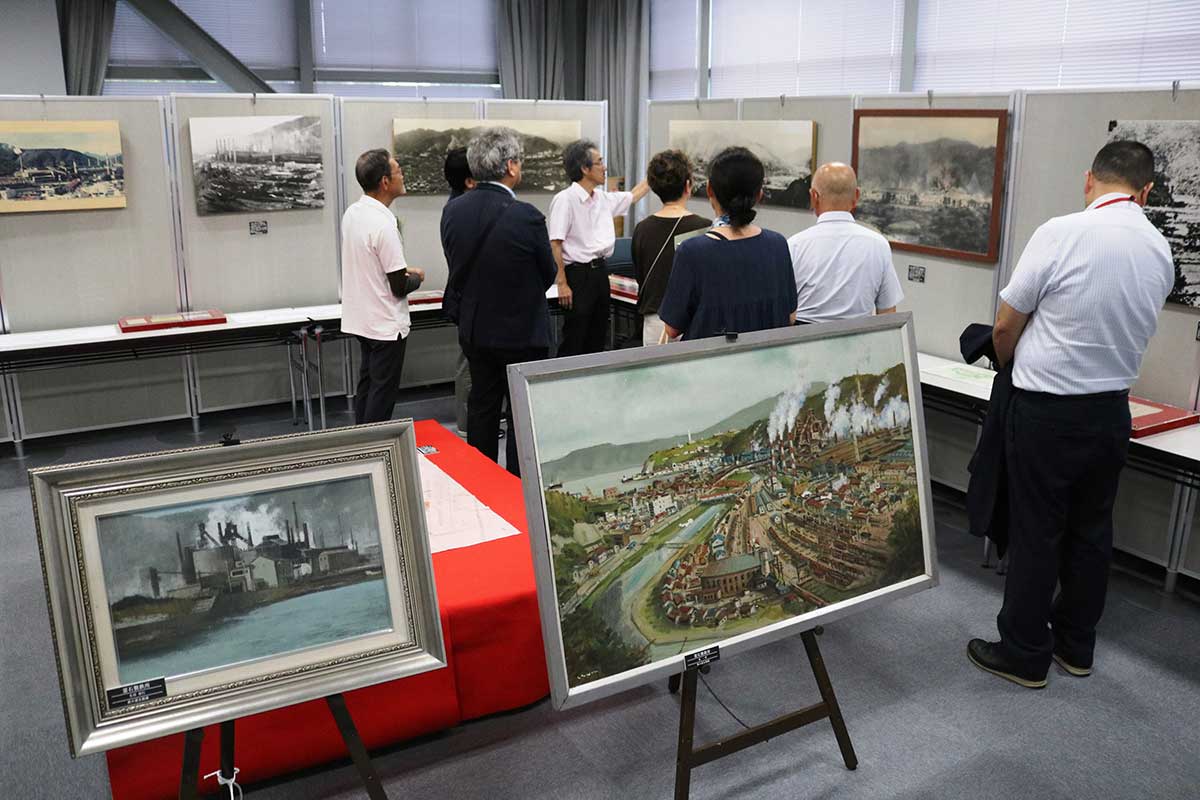 鉄の歴史館で開かれている企画展「日本最古の稼働製鉄所『釜石製鉄所』の140年の変遷」