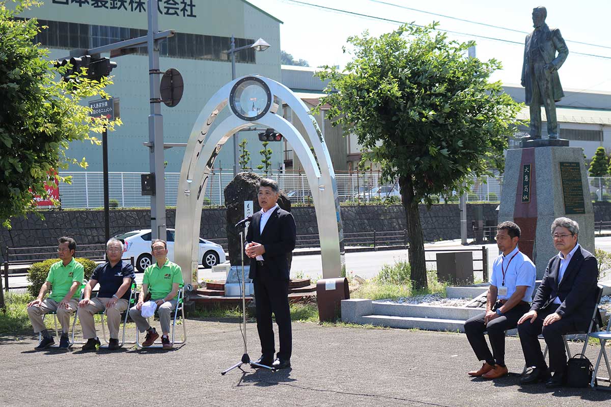 釜石駅前広場で行われた「ガイド de GO!」運行開始式
