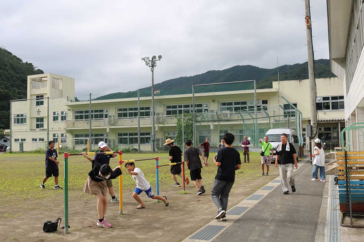 火災後に再建された栗林小の校舎。増築や一部改修などはあるが、形は基本的に変わっていない