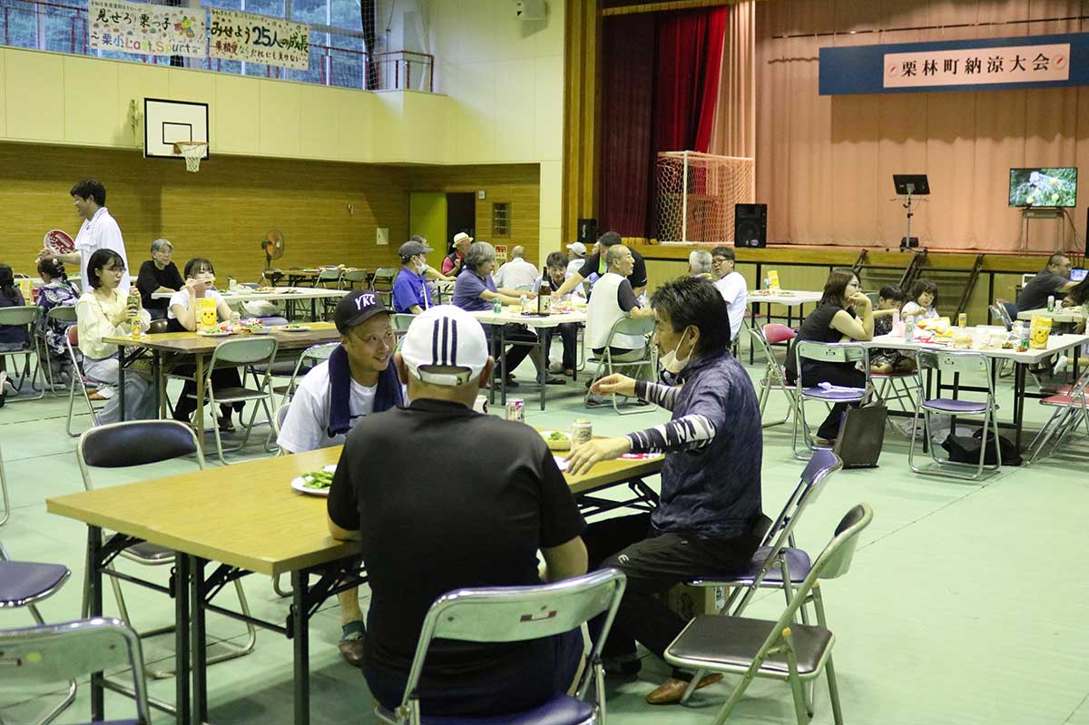 再会、交流の場となった栗林町納涼大会。今後も続くことを願って…