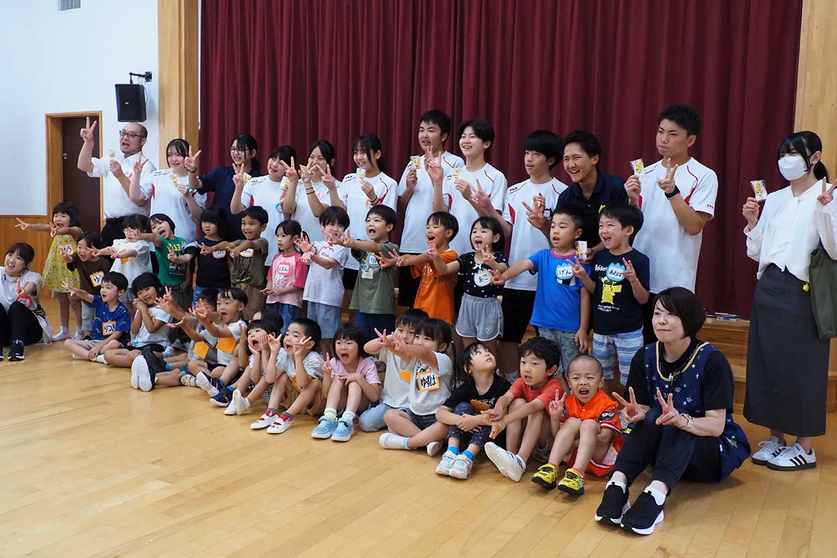 交流を深めた園児と高校生。秋には一緒に防災学習に取り組む