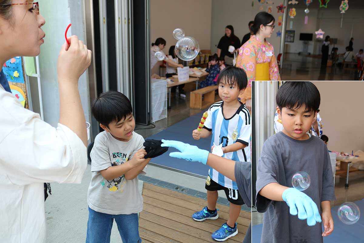 “さわれる”しゃぼん玉コーナー。手袋をはめて体験！