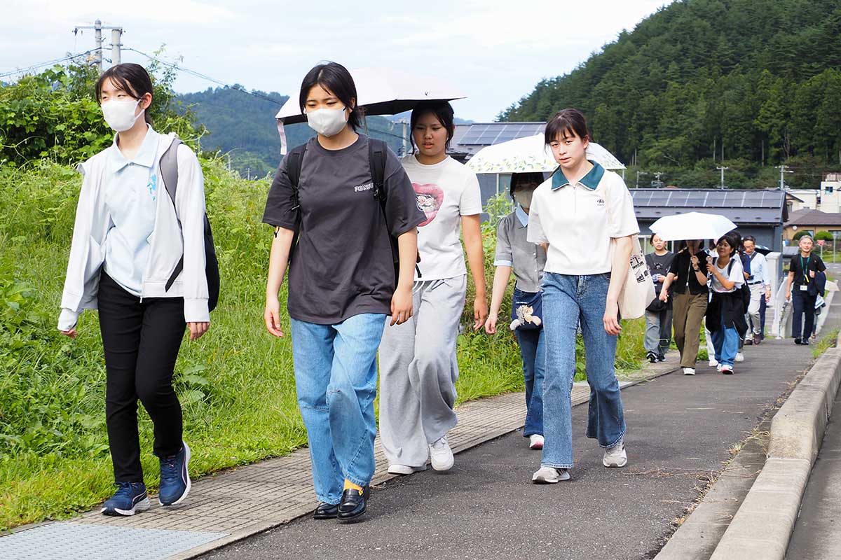 震災当時に鵜住居町の子どもたちが避難したルートをたどる
