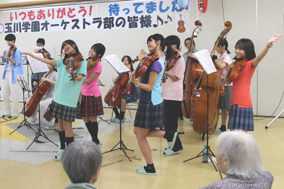かわいらしい振り付けで締めのアンコールもバッチリ！