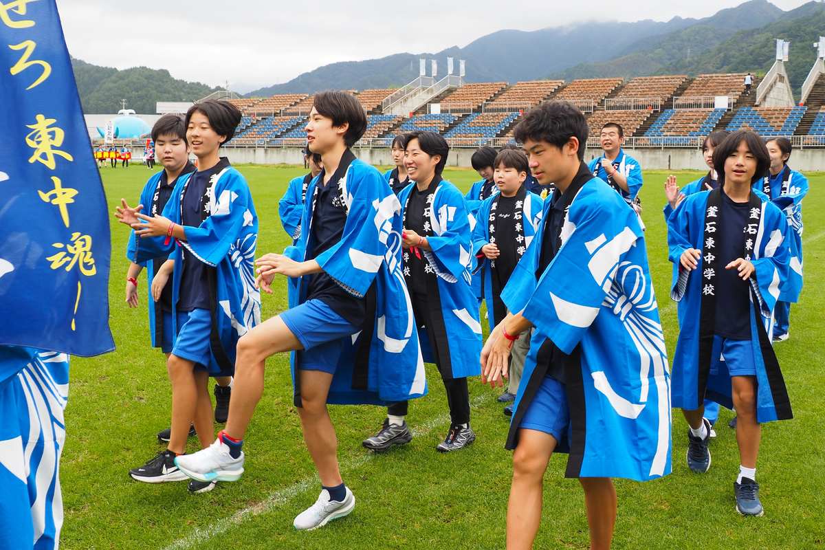地元開催のイベントを盛り上げる釜石東中の生徒