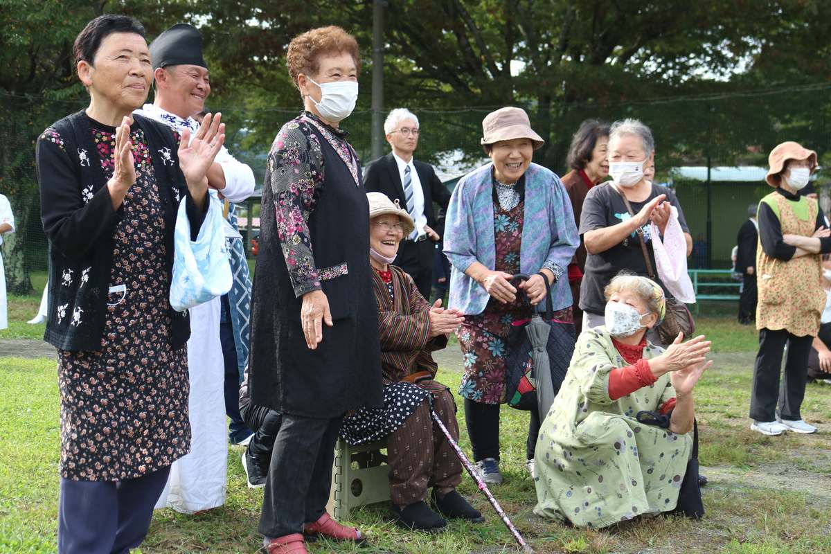 7年ぶりの日向手踊りを喜ぶ地元住民ら